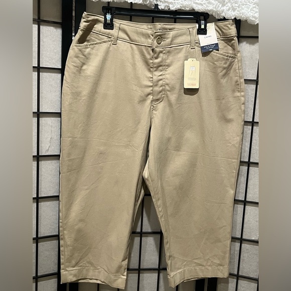 St. John's Bay MIDRISE CAPRI, EASY FIT HIKING, WOMEN SIZE 16 - Picture 4 of 11